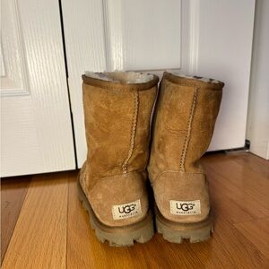 Authentic UGG Australia sheep’s wool short chestnut boots size 8